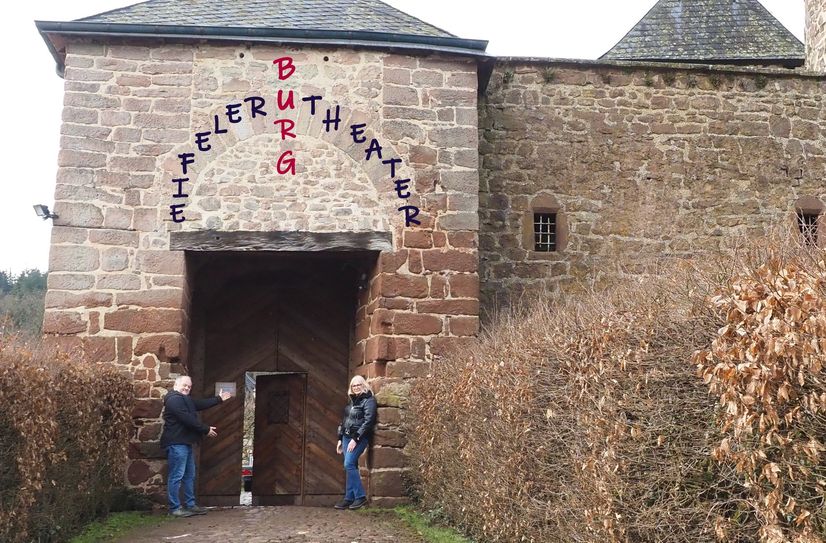 In den alten Mauern der Burg Bruch steht mit dem "Eifeler Burgtheater" ein neues Projekt in den Startlöchern.