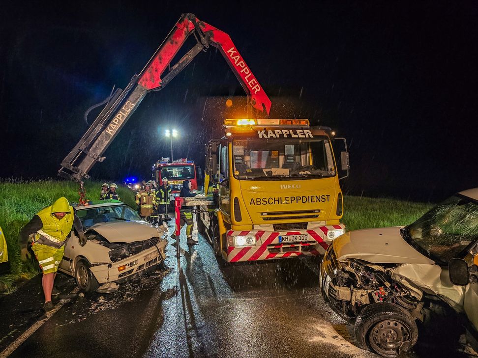 Bei dem Unfall wurden mehrere Personen, darunter ein Kind, verletzt.