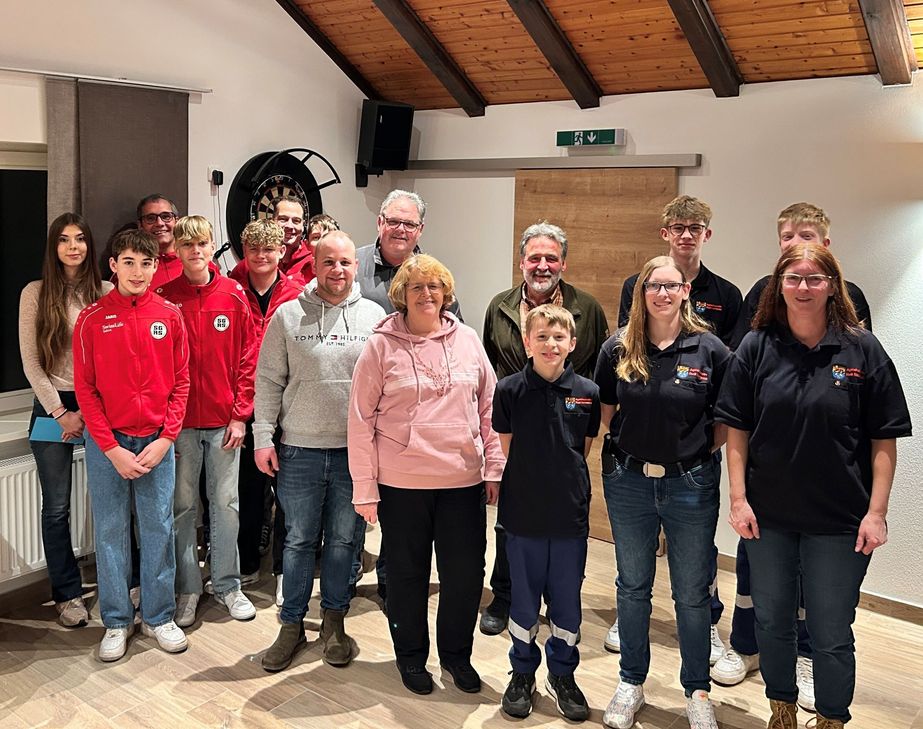Der Erlös aus der Kinderkirmes wurde an die Jugendfeuerwehr Bleibuir, an die SG Rotbachtal/Strempt sowie an die Lückerather Kinder- und Jugendarbeit übergeben.