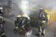 Die Feuerwehr probte den Einsatz beim Brand einer Lithium-Ionen-Batterie.