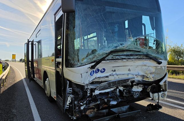 Der verunfallte Bus.