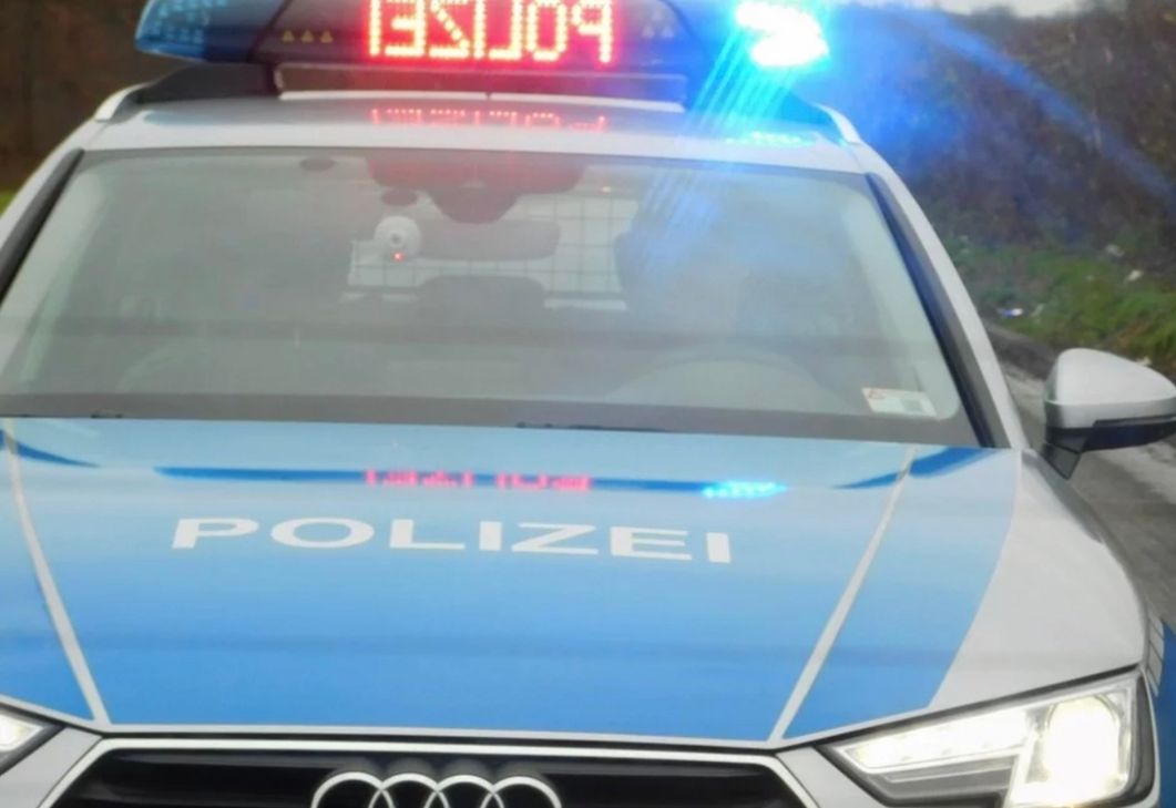 Zwei Polizeibeamte wurden bei einer Kontrolle am Rande des Weinfestes in Cochem verletzt.