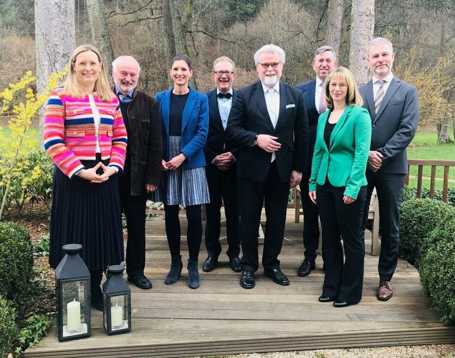 Justizminister Herbert Mertin vollzog bei den Amtsgerichten Saarburg, Hermeskeil und Prüm den Wechsel an der Spitze der Gerichte in Anwesenheit des Präsidenten des Oberlandesgerichts Koblenz Thomas Henrichs sowie des Präsidenten des Landgerichts Trier Dr. Manfred Grüter nochmals offiziell.