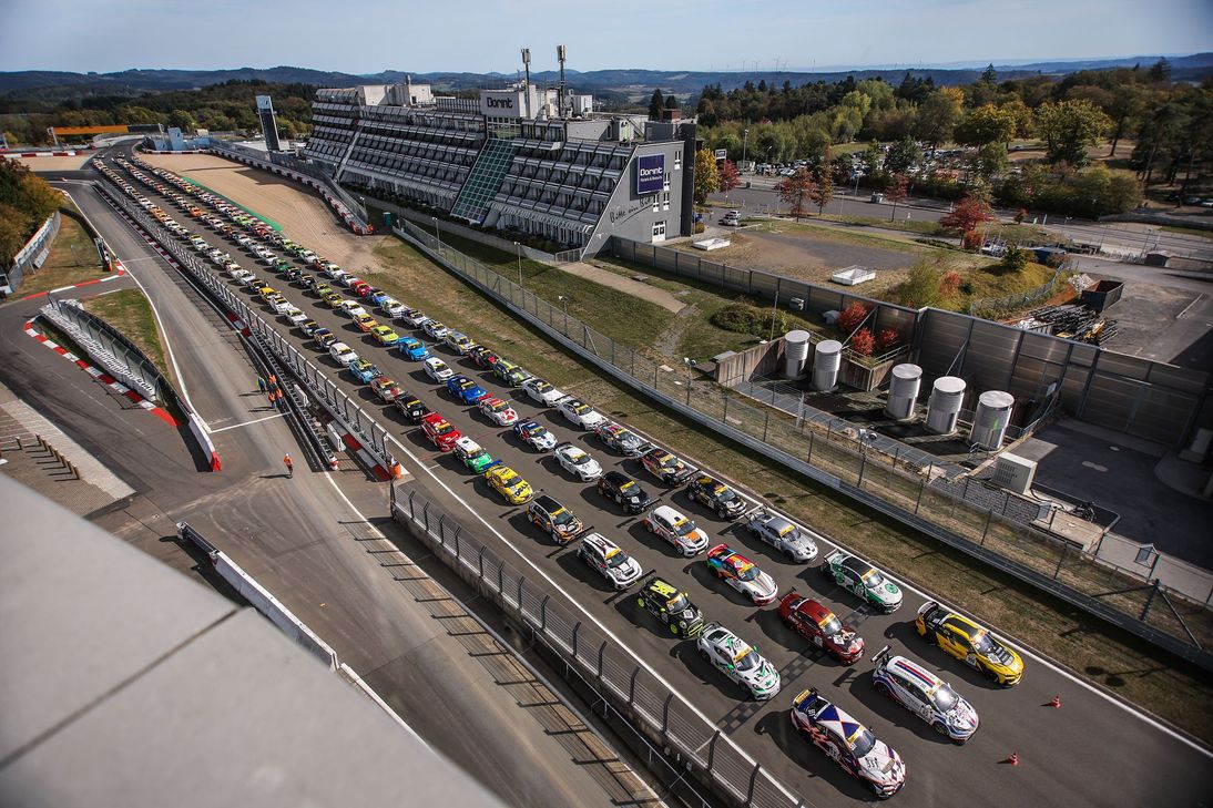 Start zur siebten Veranstaltung der Rundstrecken-Challenge Nürburgring 2026.