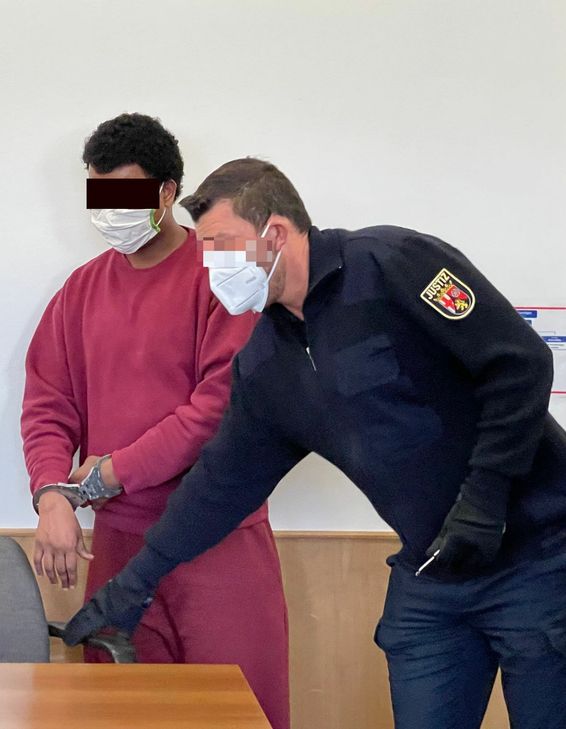 Verübte schwerste Gewalttaten in Deutschland: Abdi M. (24) wurde nach Somalia abgeschoben. Kosten: Rund 100.000 Euro. Foto: Zender
