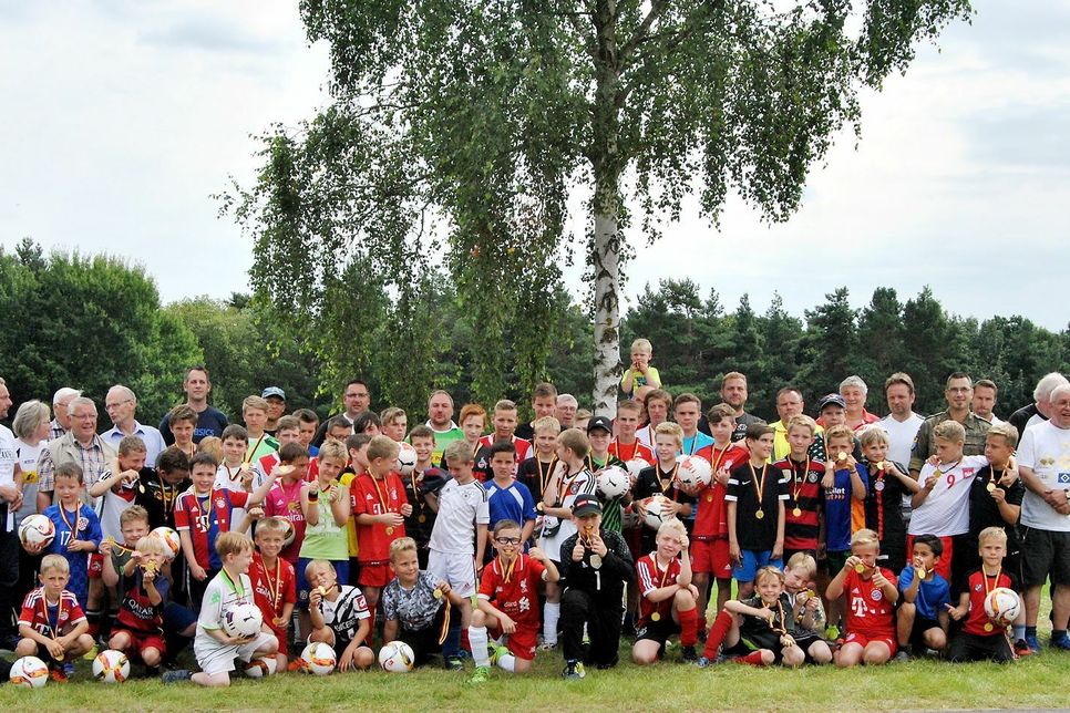 57 Jungen aus dem Mechernicher Stadtgebiet hatten wieder viel Spaß beim Fußballcamp des Stadtsportbundes in der Bleiberg-Kaserne. Fotos: Renate Hotse/pp/Agentur ProfiPress