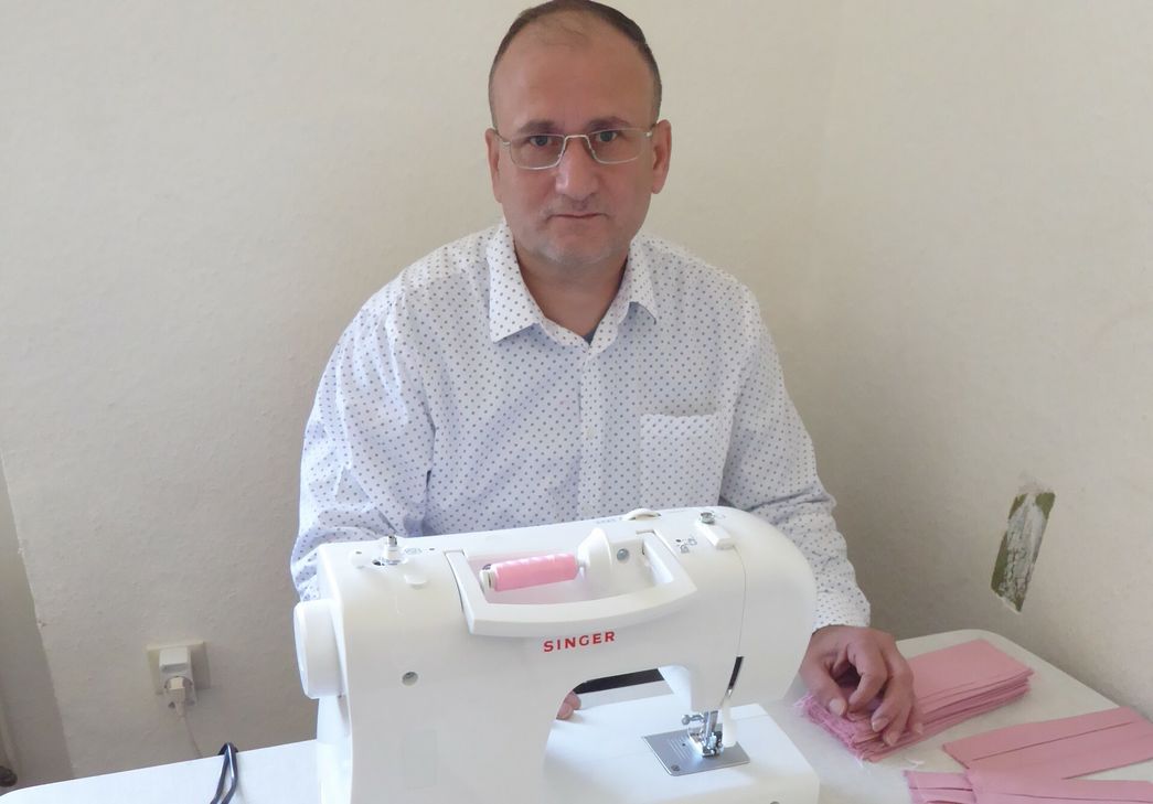 Hasan Ouso hat schon mehr als 300 Schutzmasken genäht.