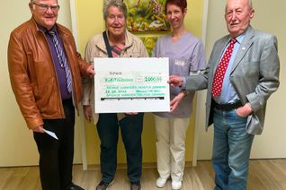 V.l.: Helmut Weitzel, Ulla Grammes, Judith Leiße und Günter Gauch bei der Spendenübergabe.