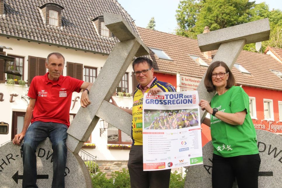 Die Organisatoren Herbert Ehlen (li.) und Gisela Caspers mit Bürgermeister Rolf Hartmann. Foto: Tim Nolden