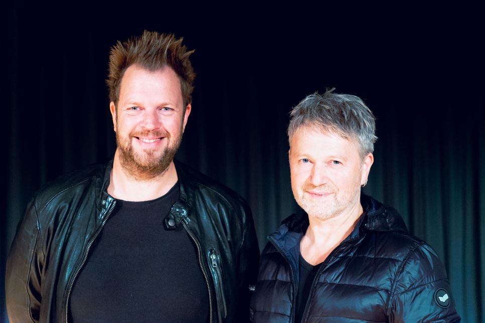 Paveier-Sänger Sven Welter (li.) und Bassist Alexander Klaus (re.) freuen sich auf die »Kölsche Weihnacht« in Euskirchen.