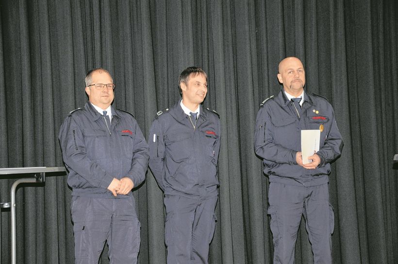 Bürgermeister Jorma Klauss verabschiedete Gemeindewehrführer Joachim Wynands nach zwölf Dienstjahren und hieß die neue Führung der Roetgener Feuerwehr willkommen: Stephan Schatz (r.) sowie Frank Lenzen und Frank Peters, die bereits Stellvertreter von Wynands waren.
