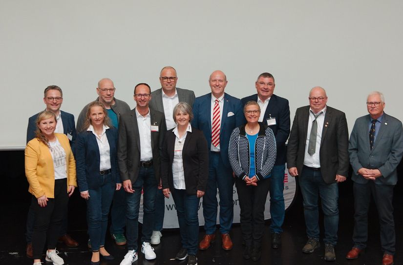 Das neu gewählte TVM-Präsidium (v.l.): Vanessa Büttner, Michael Bergweiler, Linda Freisberg, Daniel Masendorf, Jörg Rheinganz, Marco Stein, Kirstin Schöneberg, Rudolf Rinnen, Lilo Kohl, Thomas Roland, Andreas Wagner, Hans-Josef Becker. Es fehlt: Bernd Menche.