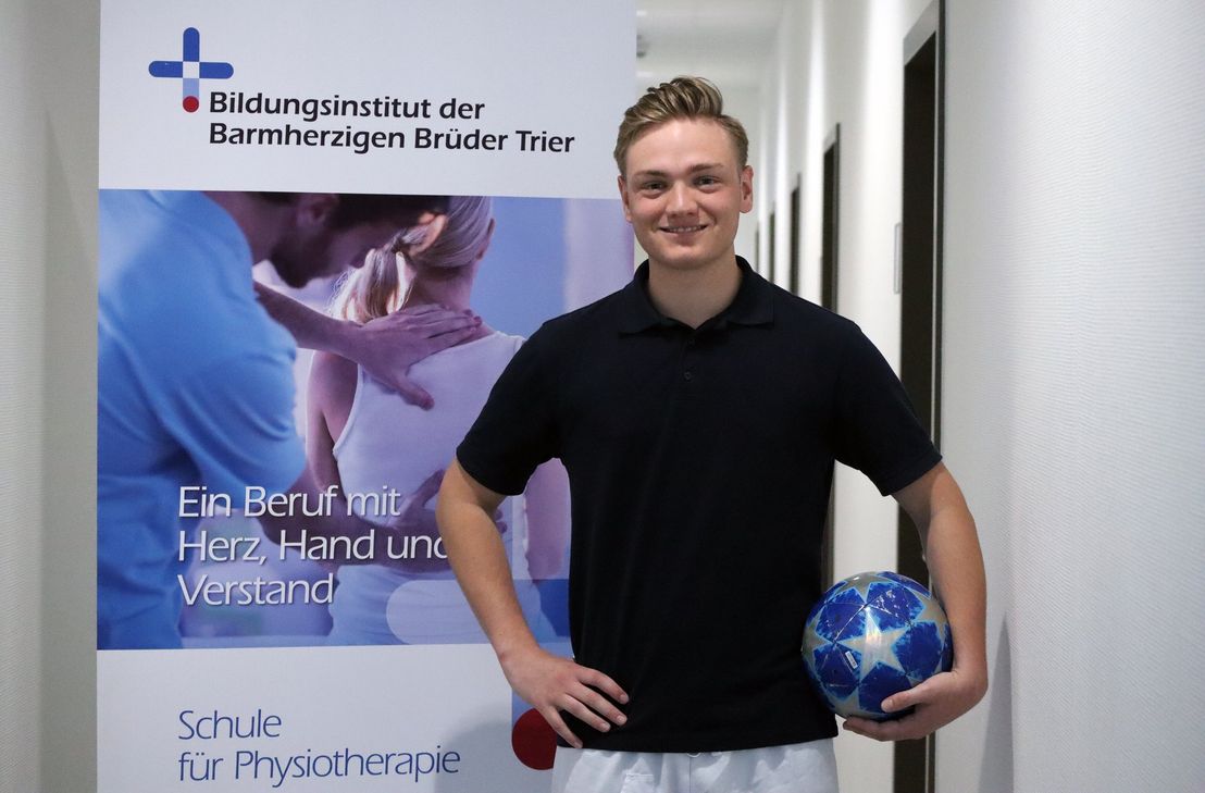 Spagat zwischen Physiotherapieschule und Fußballplatz - Mats Rambusch strebt die B+-Lizenz als Trainer an.