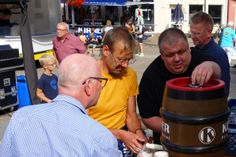 Zusammenarbeit der Stadtspitze beim Innenstadtfest am 6. September: von links 1. Beigeordneter Markus Milferstedt (SPD), Stadtbürgermeister Roland Ruegenberg, Vereinsvertreter Markus Grill und 2. Beigeordneter Bernd Krziscik (CDU)