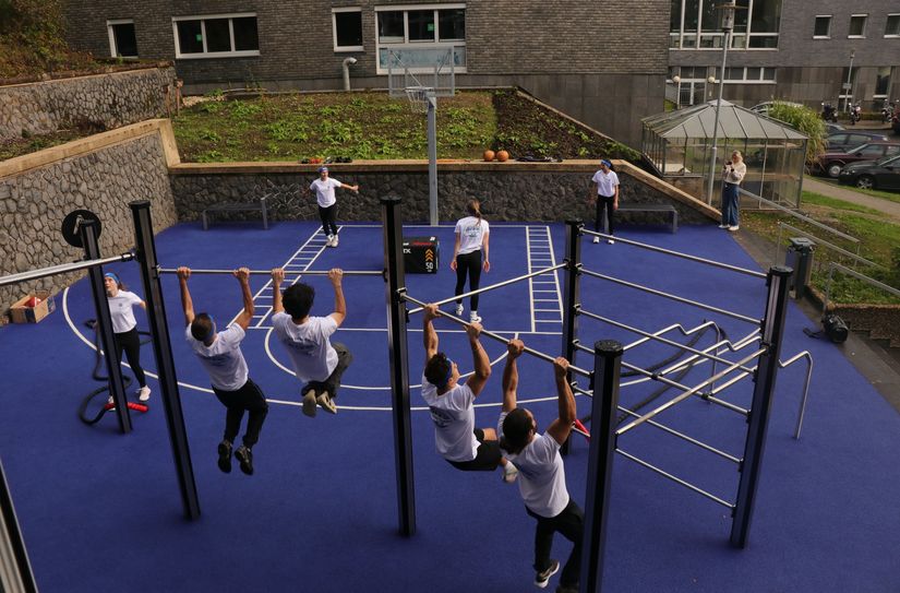 Die neu gestaltete TURNBAR auf dem Pausenhof des Eifel-Gymnasiums Neuerburg