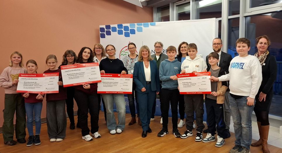 Die Gewinner des Wettbewerbs »Unsere Schulgeschichte(n)«.