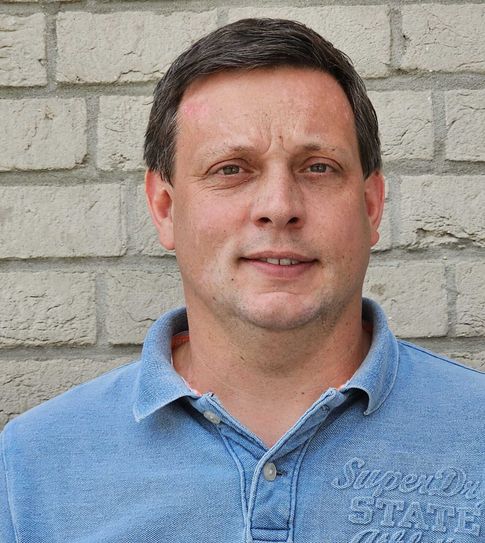 Thomas Plum führt elf Standorte im Intersport-Verbund. Schaltzentrale ist das ursprüngliche Schuh- und Sporthaus an der Grünepleistraße in Roetgen.