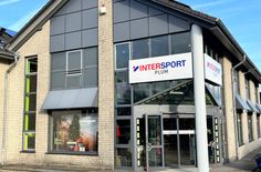 Thomas Plum führt elf Standorte im Intersport-Verbund. Schaltzentrale ist das ursprüngliche Schuh- und Sporthaus an der Grünepleistraße in Roetgen.