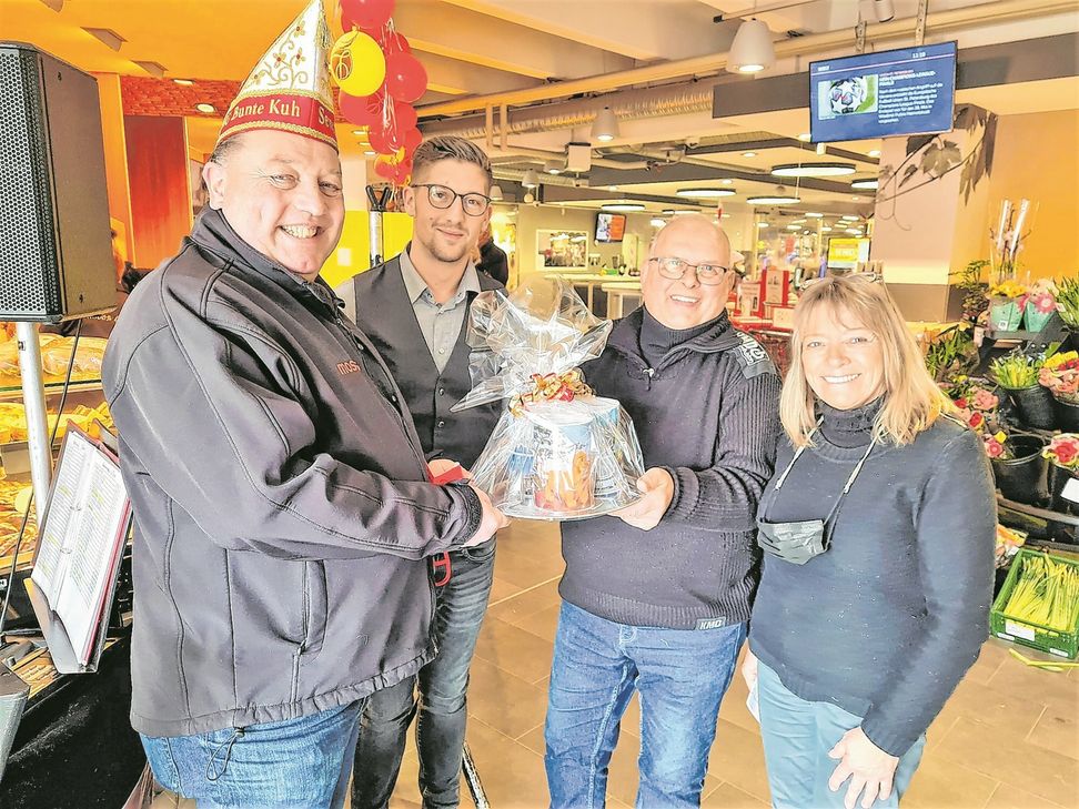 "Bunte Kuh" - Vorsitzender Hardy Mies nahm die Spenden mit einem herzlichen Dankeschön in Empfang.