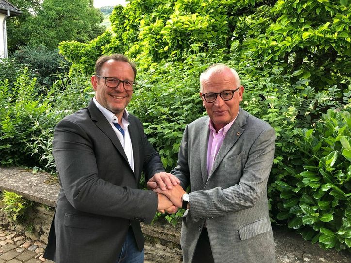 Michael Stöck (links) hat das Präsidentenamt an Johannes Hübinger übergeben.