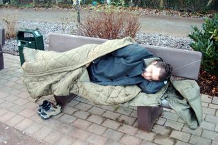 Die Stadt will mit zahlreichen Hilfsangeboten dafür sorgen, dass im Winter niemand draußen übernachten muss. Foto: Symbolbild/Archiv