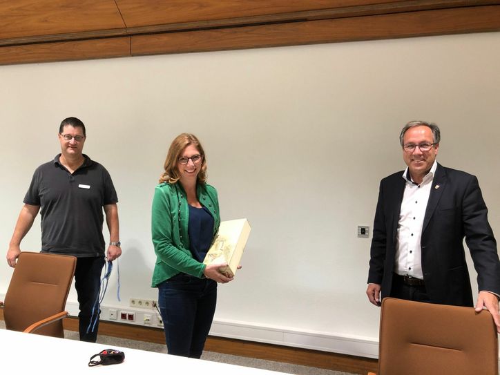 V. li: Dr. Christoph Schlichting, Gesundheitsministern Sabine Bätzing-Lichtenthäler und Landrat Gregor Eibes.  Foto: J. Urban