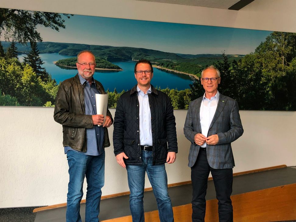 Ronald Borning, Micha Kreitz und Karl-Heinz Hermanns präsentierten wichtige Errungenschaft für die Eifel, die die Abgeordneten im Städteregionstag erzielt haben.