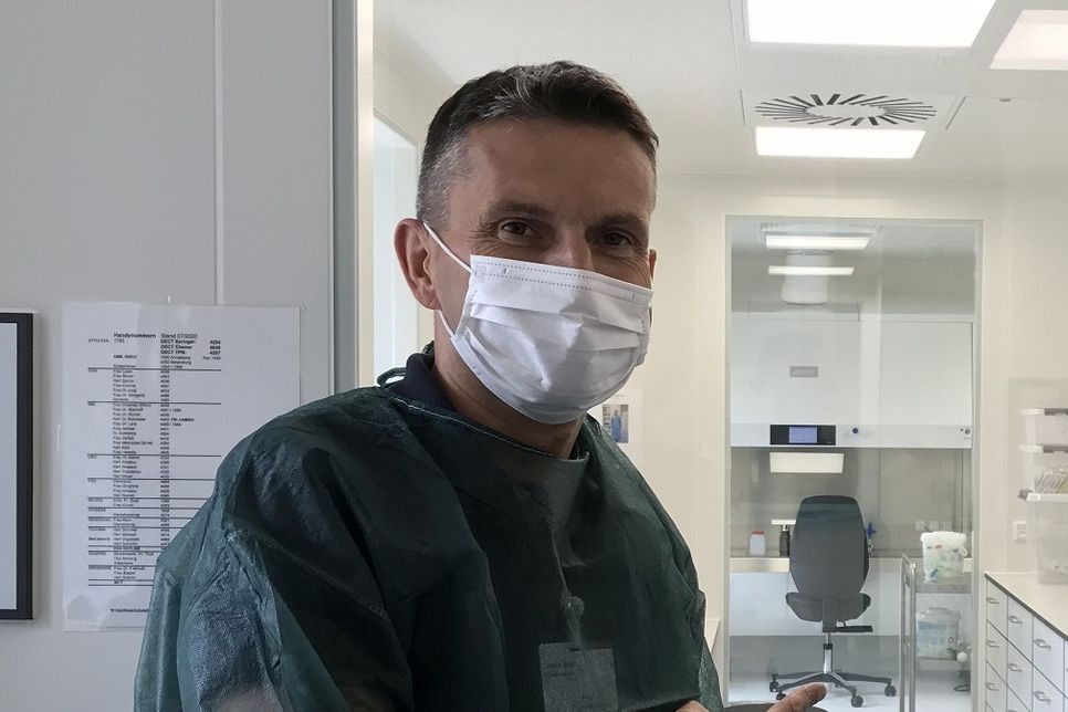 Verwaltungsdirektor am Klinikum Idar-Oberstein Hendrik Weinz: Abstand halten, Masken tragen. Foto/Video: Klaus Desinger