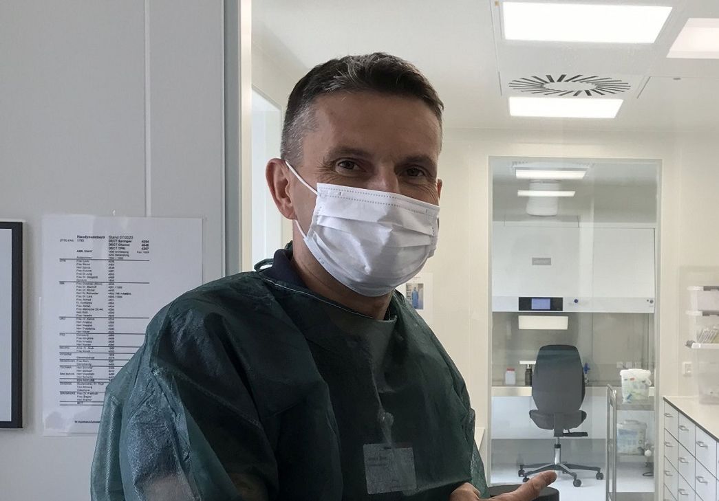 Verwaltungsdirektor am Klinikum Idar-Oberstein Hendrik Weinz: Abstand halten, Masken tragen. Foto/Video: Klaus Desinger