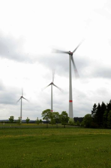 Bürgermeister Udo Meister freute sich über die neuen 13 Windkraftanlagen, die im Jahr 84 Millionen Kilowattstunden Strom erzeugen sollen. mn-Fotos