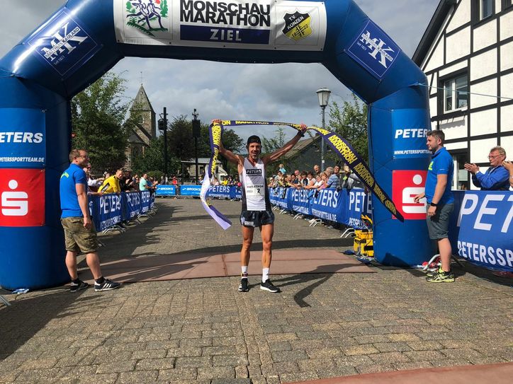 Markus Mey sichert sich den ersten Marathon-Sieg in Konzen. Fotos: T. Förster