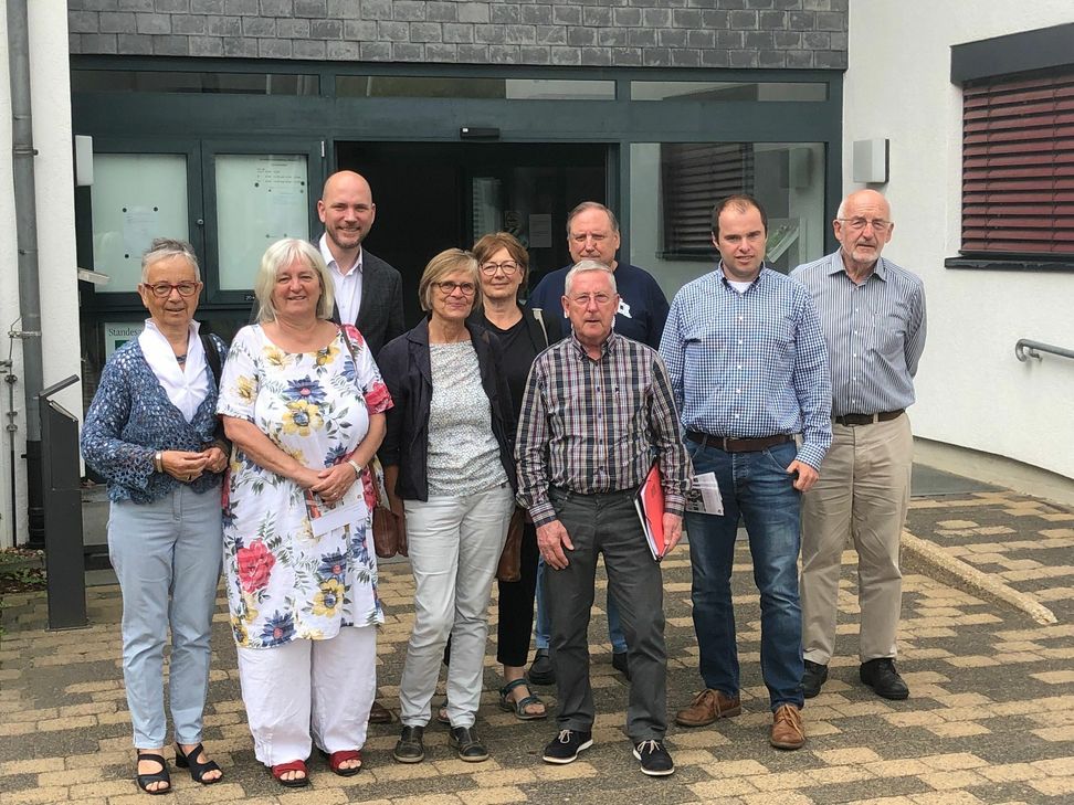 Organisieren ein einmonatiges Freiheitsfest in der Gemeinde Roetgen: Vertreter von Gemeinde, Kirchen, Heimatvereinen und der Filmwerkstatt Eifel. Foto: T. Förster