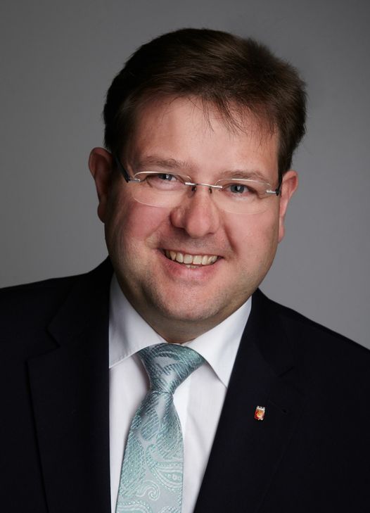 Drei Gewinner, ein Verlierer (v.l.): Joachim Kandels setzt sich bei der Bitburger Bürgermeisterwahl gegen Ralf Olk durch, Landrat Joachim Streit ist wiedergewählt und Patrick Schnieder (CDU) holt im Wahlkreis das Direktmandat bei der Bundestagswahl. Foto: Archiv/ S. Schönhofen