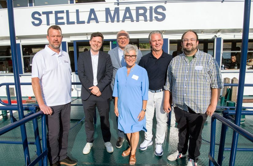 Vertreter aus Tourismus und Gastgewerbe tauschten sich beim Sommerempfang der IHK Aachen auf dem Rursee über Kooperationen als Schlüssel für nachhaltigen Erfolg in dieser Branche aus.