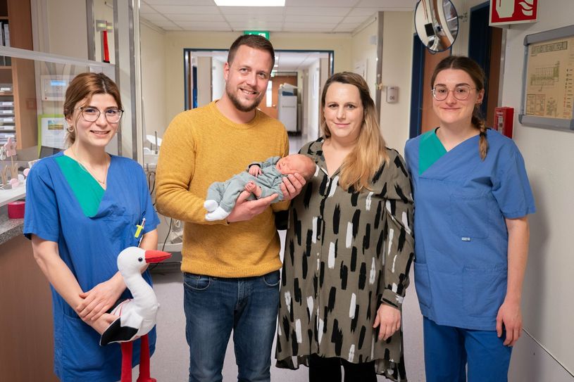 Die kleine Ellie Grace Matilda mit ihren Eltern.