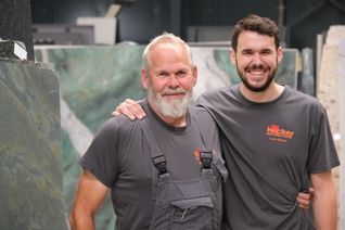 Michael Hecker (links) begrüßt es, dass mit Sohn Leon schon bald die nächste Generation Einzug hält. "Der Familienbetrieb bleibt so auf höchstem Niceau und immer auf Höhe moderner Technik", so der Firmeninhaber zufrieden.