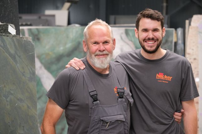 Michael Hecker (links) begrüßt es, dass mit Sohn Leon schon bald die nächste Generation Einzug hält. "Der Familienbetrieb bleibt so auf höchstem Niceau und immer auf Höhe moderner Technik", so der Firmeninhaber zufrieden.