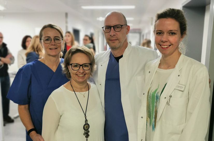 Das Leitungsteam der ZNA freut sich auf das Arbeiten in den neuen Räumlichkeiten der Hunsrück Klinik (v.l.): Andrea Diel (stellv. Stationsleitung), Daniela Frenzel (Pflegerische Leitung) Dr. Toni Fischer (stellv. Ärztlicher Leiter), Dr. Stephanie Zang (Ärztliche Leitung).