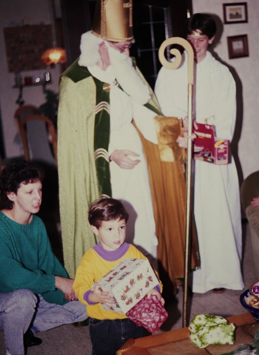 Dr. Johannes Reuschen im Alter von drei Jahren an Weihnachten im Jahr 1990