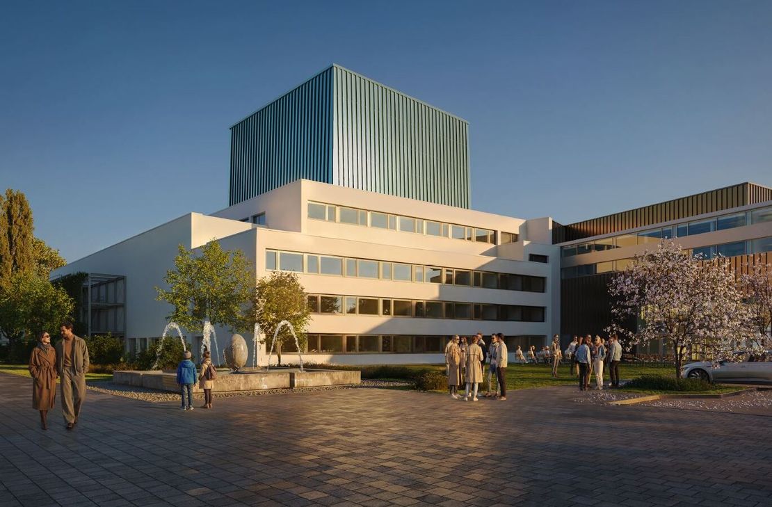 Der Gebäudeteil des Theaters am Heinz-Tietjen-Weg ändert sich äußerlich nicht allzu stark. Neu ist insbesondere das Stahlgerüst an der Gebäudeseite, in dem Technik verbaut wird und das als Rankhilfe für eine Begrünung dient.