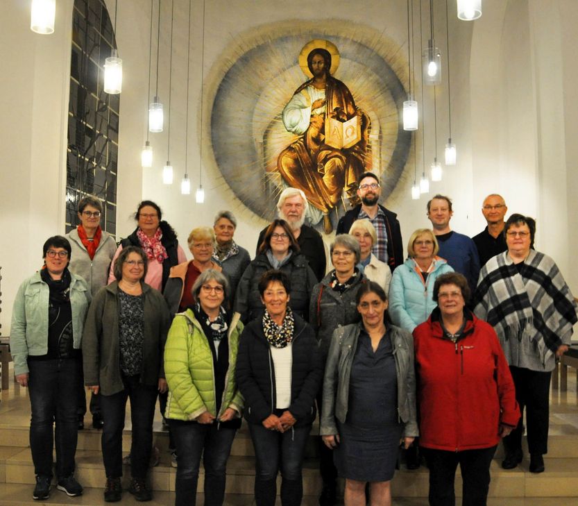Der Cäcilien-Kirchenchor Kall im Jahr 2024. Einige Sänger waren beim Fototermin verhindert.