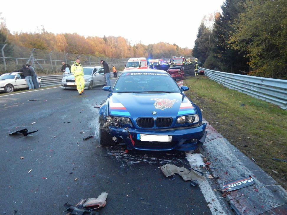 Auf der Nordschleife kam es zu einem Massenunfall. Foto: Polizei