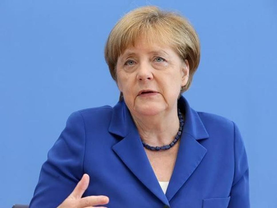 Merkel zu den Bluttaten: "Es werden zivilisatorische Tabus gebrochen." Foto: dpa/Wolfgang Kumm