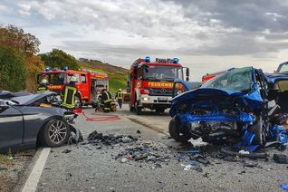 Ein Mensch kam bei diesem schweren Unfall heute auf der B 41 ums Leben. Foto: Sebastian Schmitt