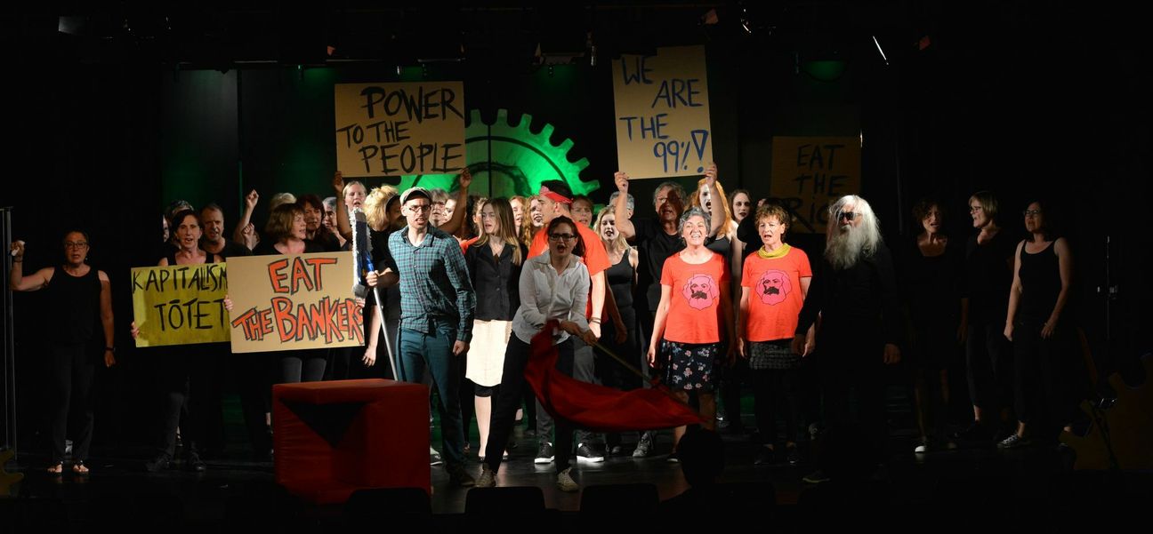 Was hat Karl Marx uns 200 Jahre nach seiner Geburt noch zu sagen? Die Marx-Revue bringt es auf die Bühne. Foto: Tufa