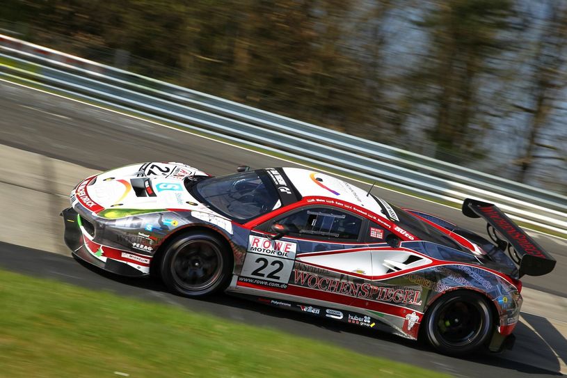 Der WochenSpiegel-Ferrari wird von Georg Weiss, Jochen Krumbach und Oliver Kainz pilotiert. Foto: H.Elis/RACEPIX.eu