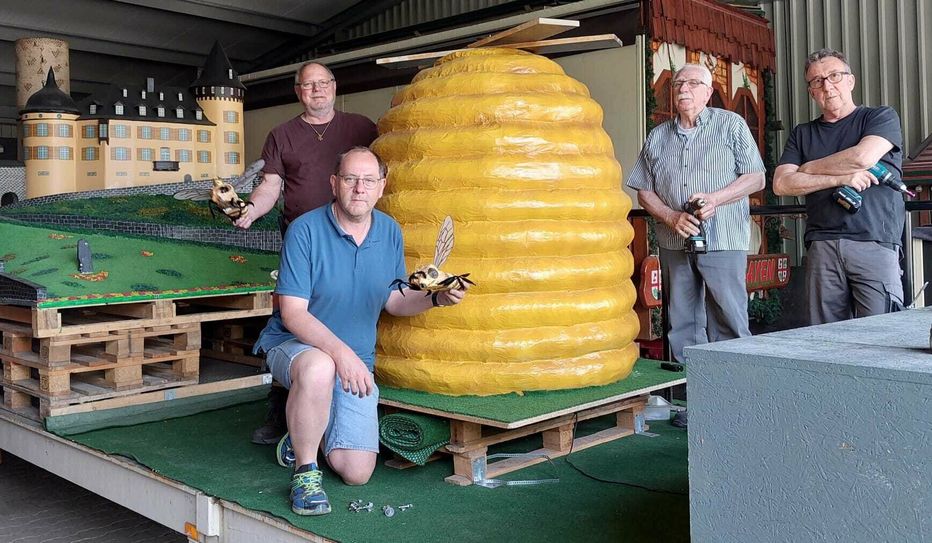 Die Wagenbautruppe der "Jeckeje Pänz".