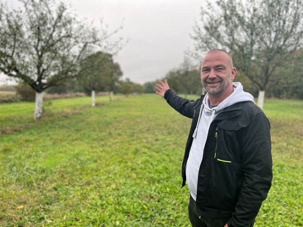 Sven Schwarz vom Förderverein Essbare Gemeinde Weilerswist will am kommenden Samstag, 4. November die durch den Verein bewirtschafteten Streuobstwiesen noch um einige Bäume erweitern. Freiwillige Helfer, die gerne dabei unterstützen möchten, sind willkommen.