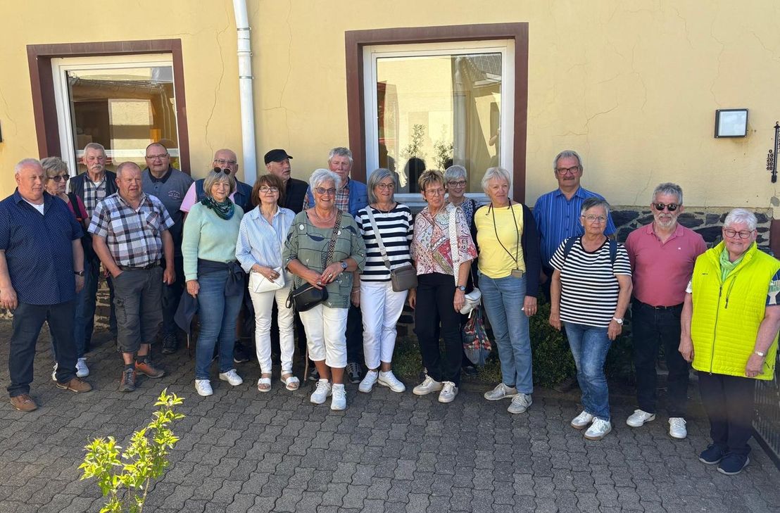 Mehr als 60 Jahre später kamen viele der früheren Schülerinnen und Schüler erneut in Wallscheid zusammen.