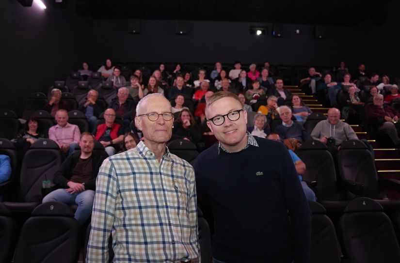 Zeitzeuge Thomas Gabelin (li.) und Buchautor Louis Pawellek verbindet eine Freundschaft.